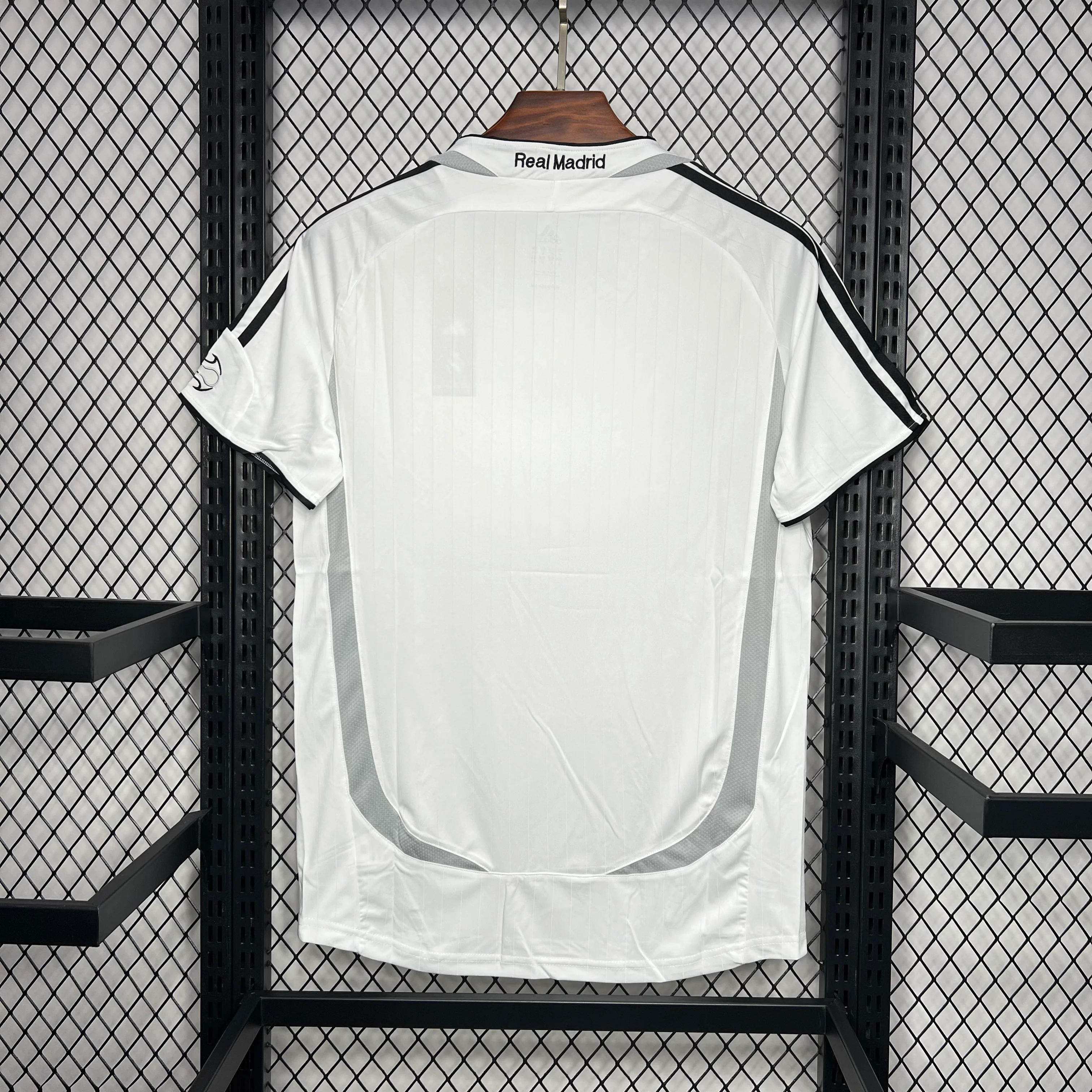 Real Madrid 06/07 Home Jersey - Image 4